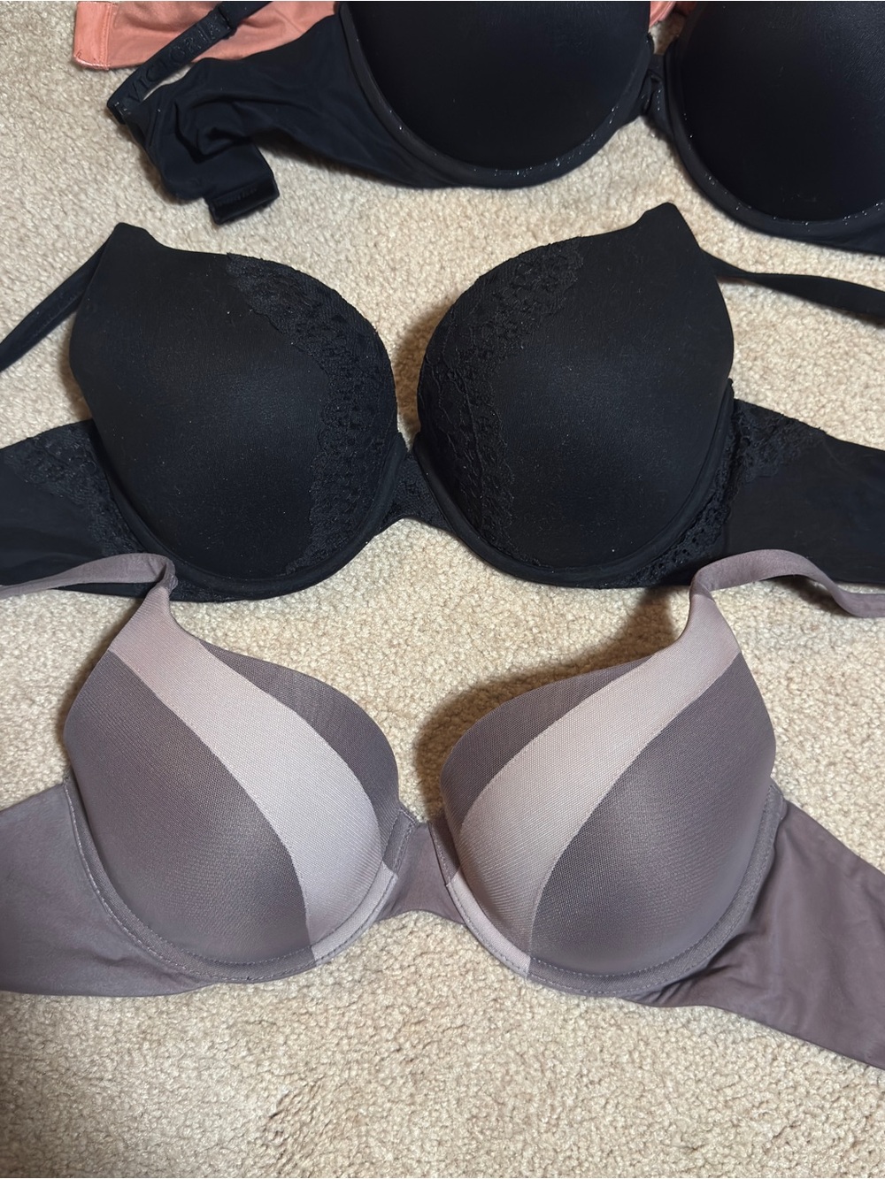 GOOD CONDITION 6 piece lot VICTORIAS SECRET “PERFECT SHAPE” 34 D bras - Picture 3 of 6